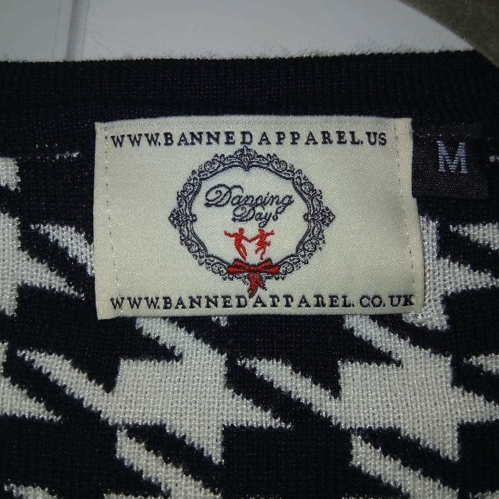 Elegant Black and White Houndstooth Cardigan - Picture 3 of 3